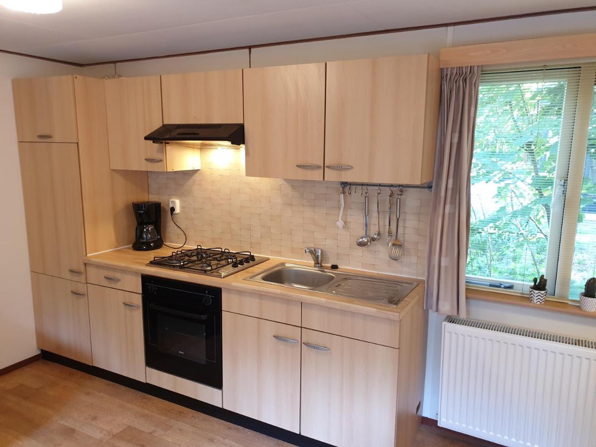 Sfeervolle Chalet Met Terras, H14 De Veldkamp, Epe, Voor 4 Personen Villa Exteriör bild
